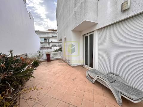 Moradia T4 a poucos passos da praia