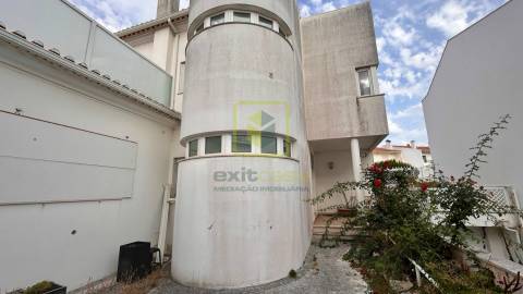 Moradia T4 a poucos passos da praia