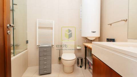 Moradia T4 Térrea com Piscina e Bungalows Independentes
