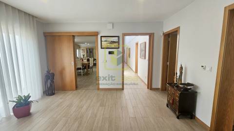 Moradia de Luxo Térrea a 5 Minutos da Praia da Barra