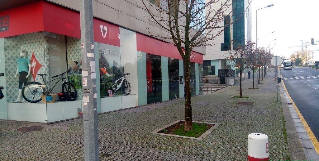 Loja com 80 m2 ao Bessa no Porto.