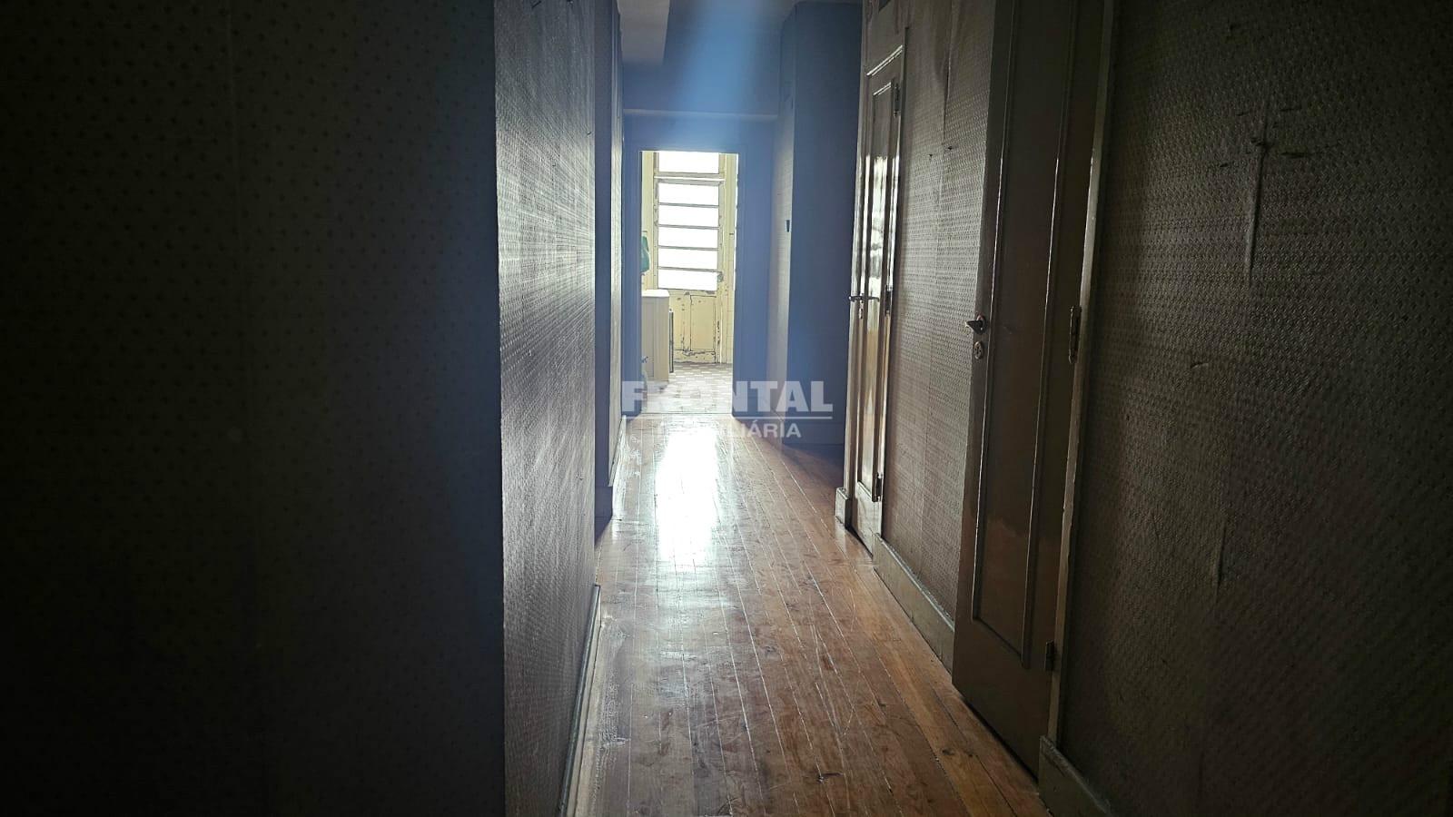 Apartamento T4+1 na Rua Santa Catarina