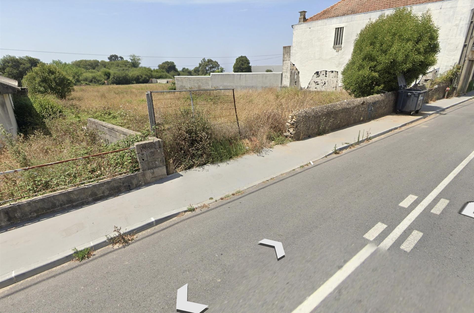 Terreno Rústico - 2.000 m² e 21,5 m de Frente | Próximo da Estação de Esmoriz, Ovar