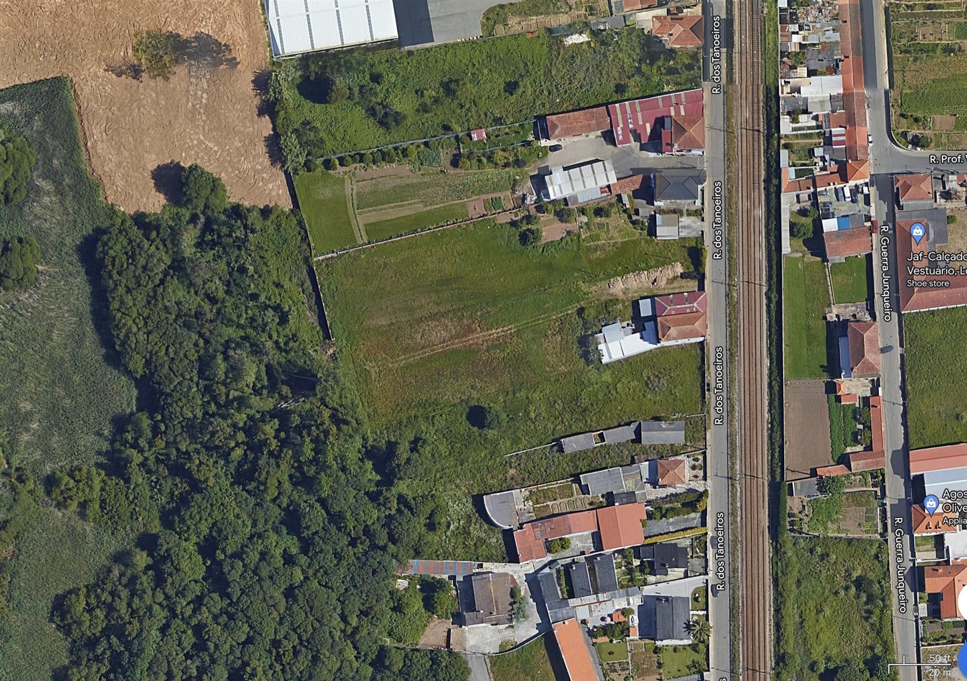 Terreno Rústico - 2.000 m² e 21,5 m de Frente | Próximo da Estação de Esmoriz, Ovar