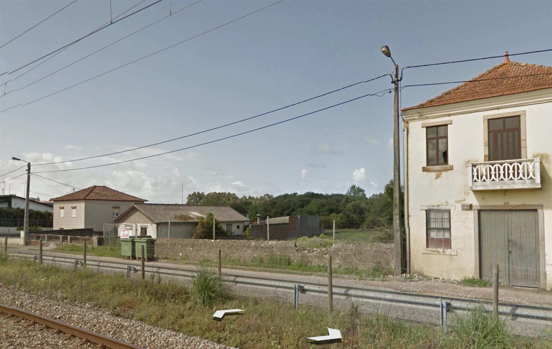 Terreno Rústico - 2.000 m² e 21,5 m de Frente | Próximo da Estação de Esmoriz, Ovar