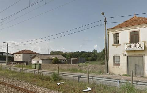 Terreno Rústico - 2.000 m² e 21,5 m de Frente | Próximo da Estação de Esmoriz, Ovar