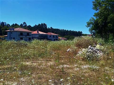 Terreno Para Construção com 2.400 m² - 4 Frentes | Azurara, Vila do Conde