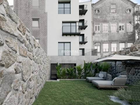 Apartamento T1+1 com Jardim Privativo | Cedofeita, Porto