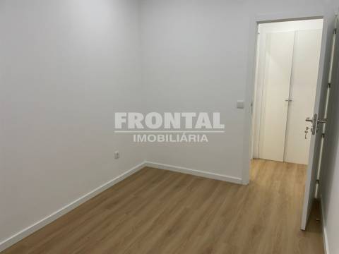Fantástico Apartamento T2 + Loja | Cedofeita / Lapa (junto à Igreja da Lapa)