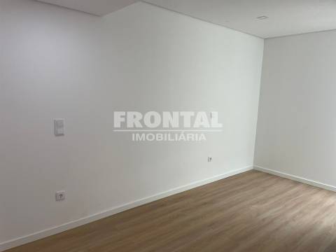 Fantástico Apartamento T2 + Loja | Cedofeita / Lapa (junto à Igreja da Lapa)