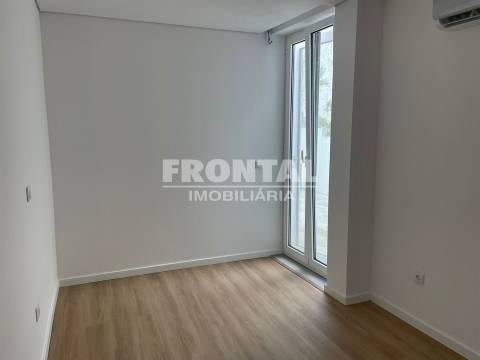 Fantástico Apartamento T2 + Loja | Cedofeita / Lapa (junto à Igreja da Lapa)