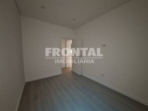 Fantástico Apartamento T2 + Loja | Cedofeita / Lapa (junto à Igreja da Lapa)