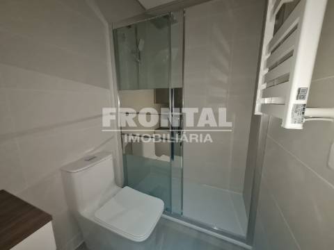 Fantástico Apartamento T2 + Loja | Cedofeita / Lapa (junto à Igreja da Lapa)
