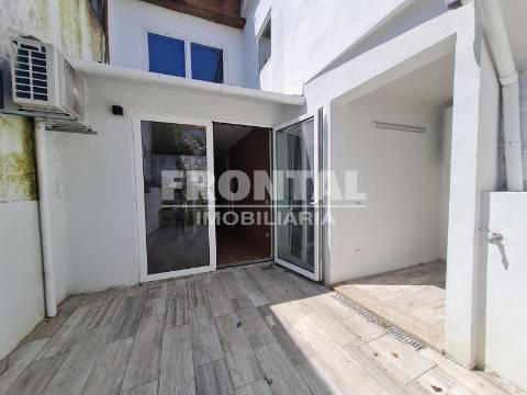 Fantástico Apartamento T2 + Loja | Cedofeita / Lapa (junto à Igreja da Lapa)