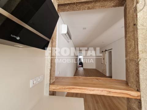 Fantástico Apartamento T2 + Loja | Cedofeita / Lapa (junto à Igreja da Lapa)