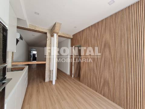 Fantástico Apartamento T2 + Loja | Cedofeita / Lapa (junto à Igreja da Lapa)
