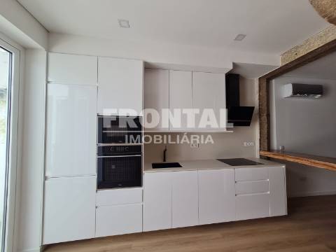 Fantástico Apartamento T2 + Loja | Cedofeita / Lapa (junto à Igreja da Lapa)