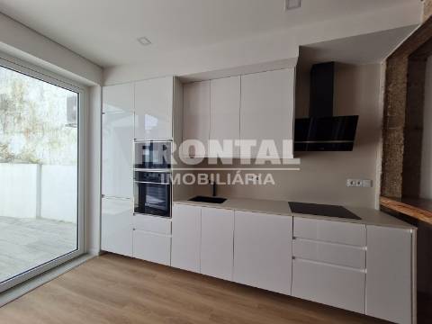Fantástico Apartamento T2 + Loja | Cedofeita / Lapa (junto à Igreja da Lapa)