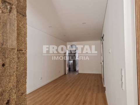 Fantástico Apartamento T2 + Loja | Cedofeita / Lapa (junto à Igreja da Lapa)