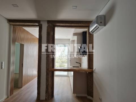 Fantástico Apartamento T2 + Loja | Cedofeita / Lapa (junto à Igreja da Lapa)