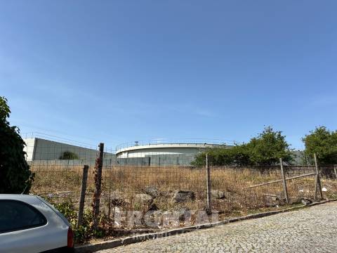 Terreno Urbano com 1.000 m² | Potencial para Construção de 1 ou 2 Moradias