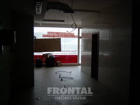 Loja 147m² Águas Santas | Montra Ampla | Ideal Comércio
