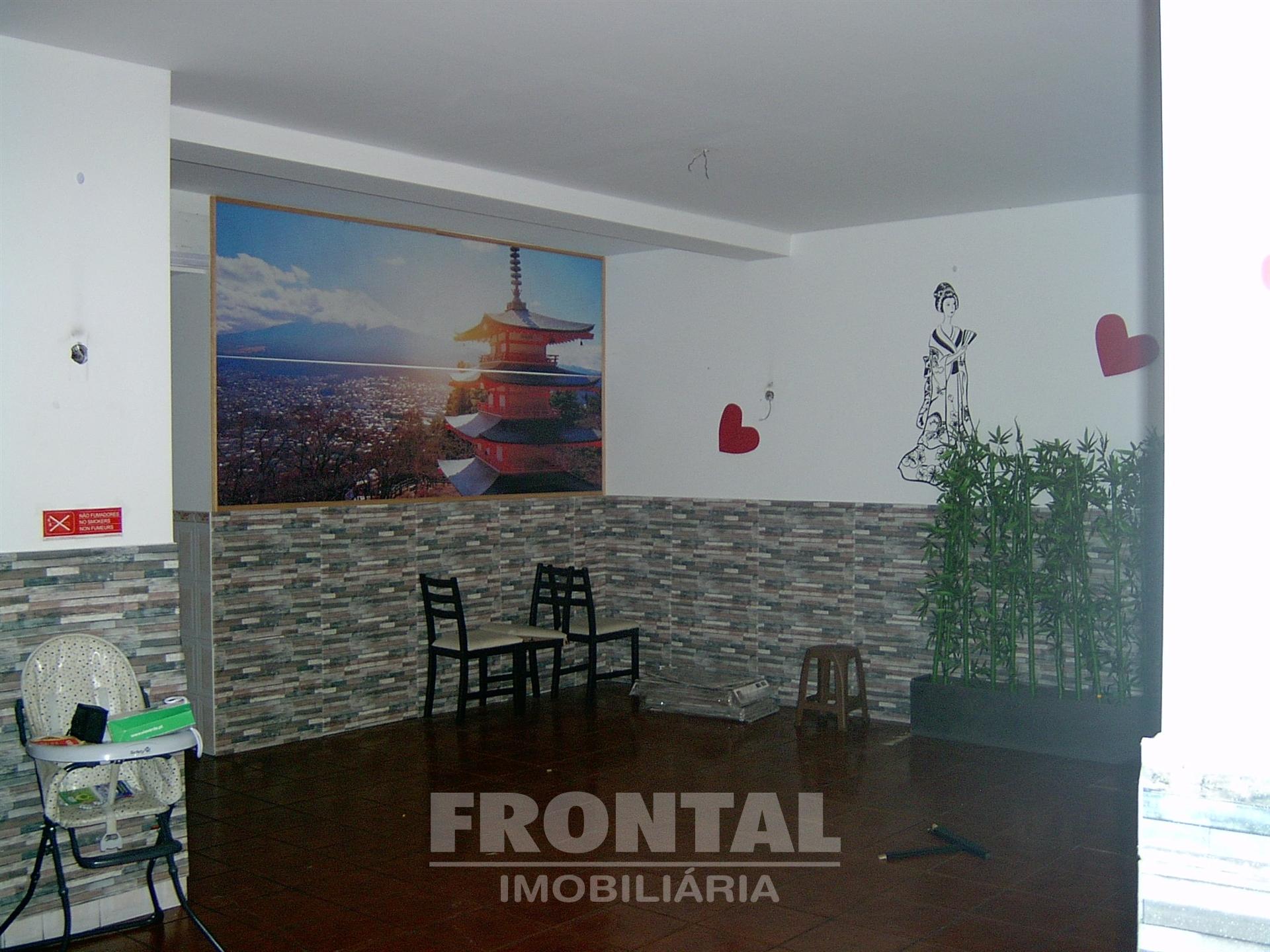 Loja 147m² Águas Santas | Montra Ampla | Ideal Comércio