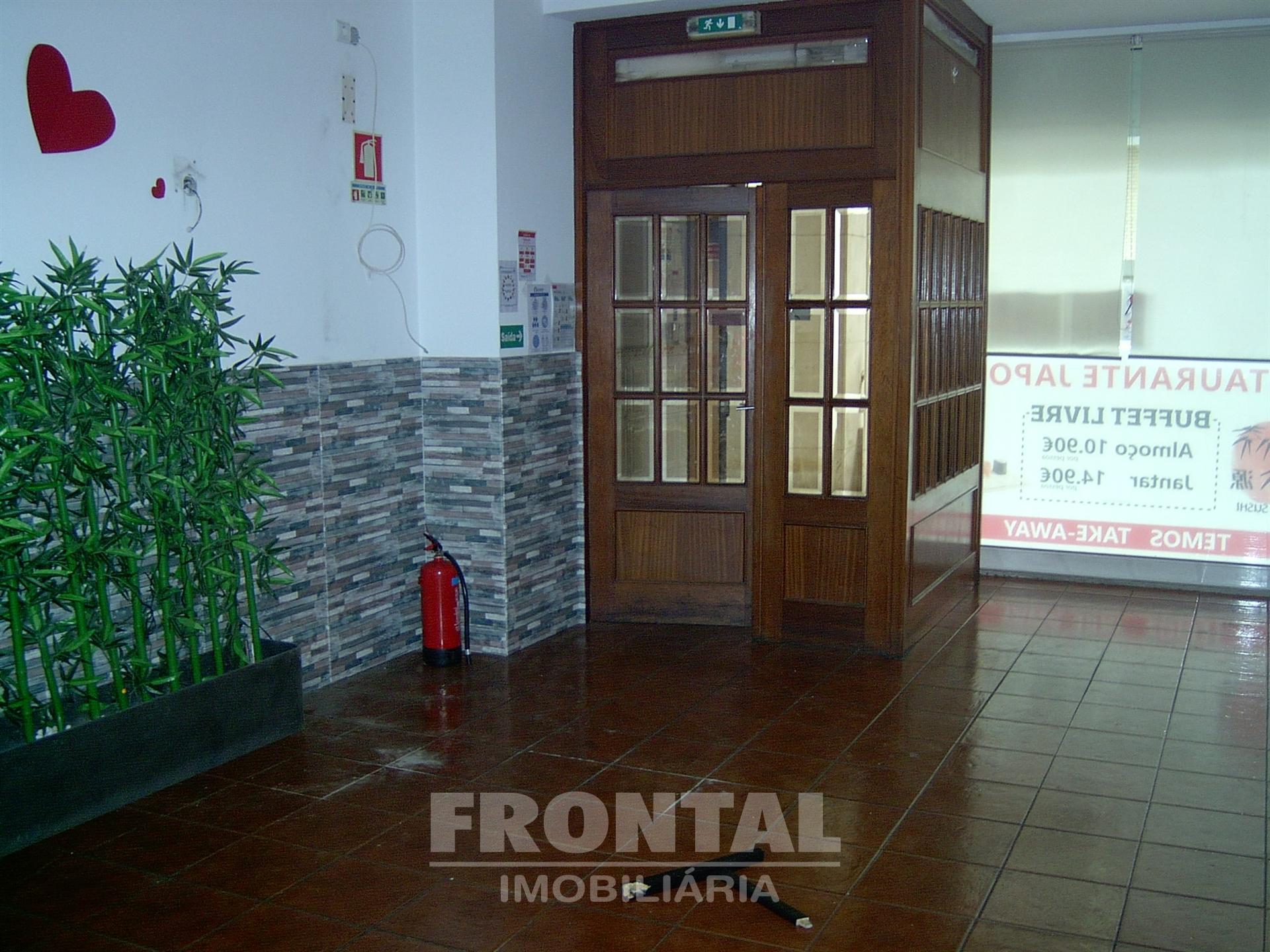 Loja 147m² Águas Santas | Montra Ampla | Ideal Comércio