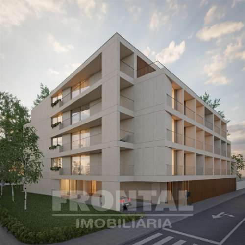 Oportunidade Única: T2 com Varanda e Garagem no PrestigeLiving Costa Cabral