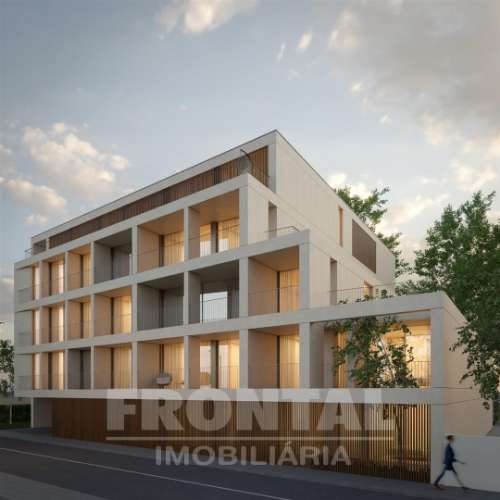 Oportunidade Única: T2 com Varanda e Garagem no PrestigeLiving Costa Cabral