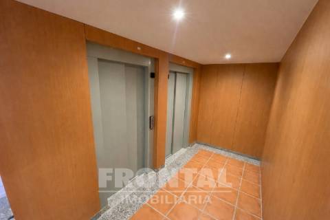 Apartamento T3 com Varandas, Suite e Garagem | Conforto e Excelente Localização