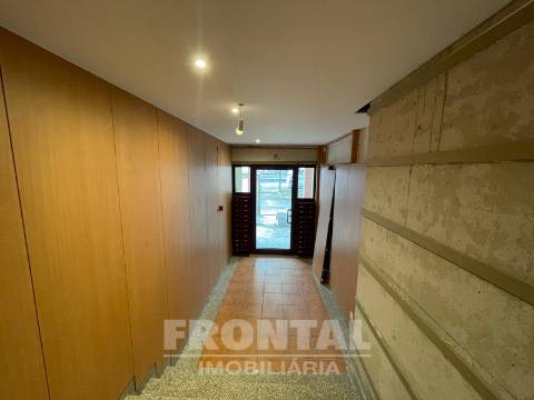 Apartamento T3 com Varandas, Suite e Garagem | Conforto e Excelente Localização