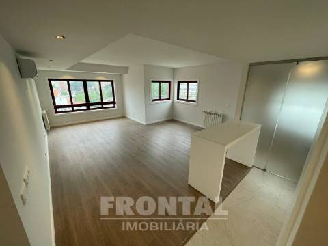Apartamento T3 com Varandas, Suite e Garagem | Conforto e Excelente Localização