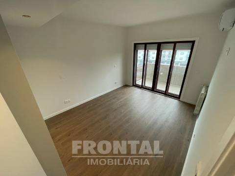Apartamento T3 com Varandas, Suite e Garagem | Conforto e Excelente Localização