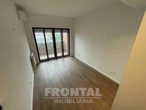 Apartamento T3 com Varandas, Suite e Garagem | Conforto e Excelente Localização