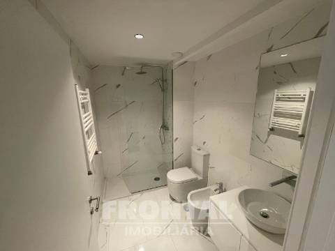 Apartamento T3 com Varandas, Suite e Garagem | Conforto e Excelente Localização