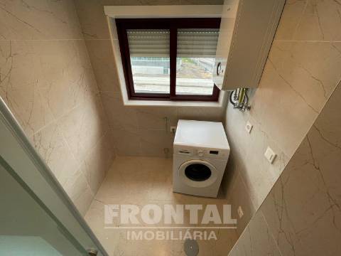 Apartamento T3 com Varandas, Suite e Garagem | Conforto e Excelente Localização