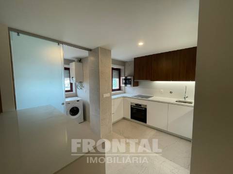 Apartamento T3 com Varandas, Suite e Garagem | Conforto e Excelente Localização