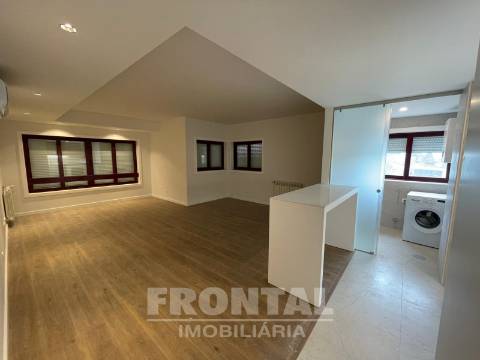 Apartamento T3 com Varandas, Suite e Garagem | Conforto e Excelente Localização