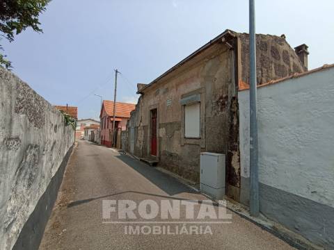 Moradia T2 Para Reabilitar Gueifães – Cidade da Maia
