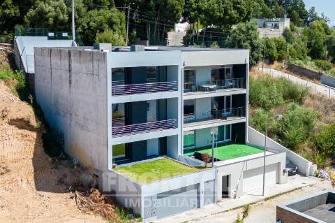 Moradia T4 + T2 com Vistas Deslumbrantes sobre o Rio Douro – Possibilidade de Permuta