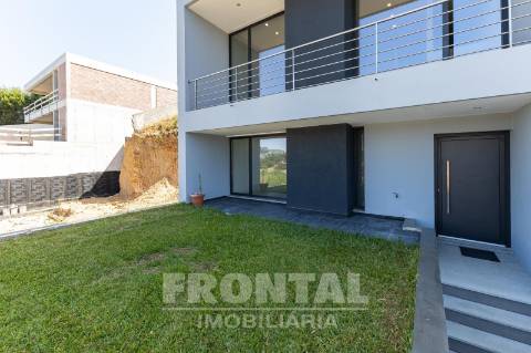Moradia T4 + T2 com Vistas Deslumbrantes sobre o Rio Douro – Possibilidade de Permuta