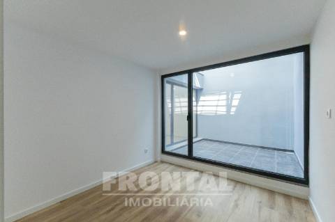 Moradia T4 + T2 com Vistas Deslumbrantes sobre o Rio Douro – Possibilidade de Permuta