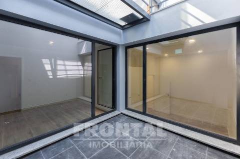 Moradia T4 + T2 com Vistas Deslumbrantes sobre o Rio Douro – Possibilidade de Permuta