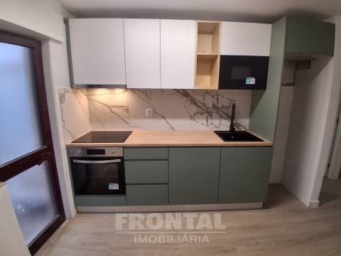 Apartamento T2 em Fase Final de Remodelação | Duas Frentes | Rio Tinto, Gondomar
