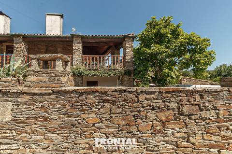 Moradia  com 5 Suítes - Mobilada e Equipada | Frechas, Mirandela