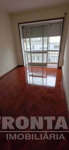 Apartamento T4 Totalmente remodelado à venda | Localização central no Porto