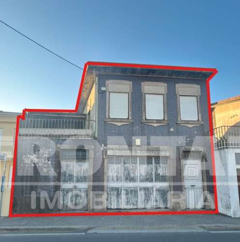 Terreno com Casa e Armazém - 423 m2 | Milheirós, Maia