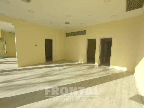 Loja Comercial com 99,97 m² - Alto Potencial de Negócio | São Mamede de Infesta
