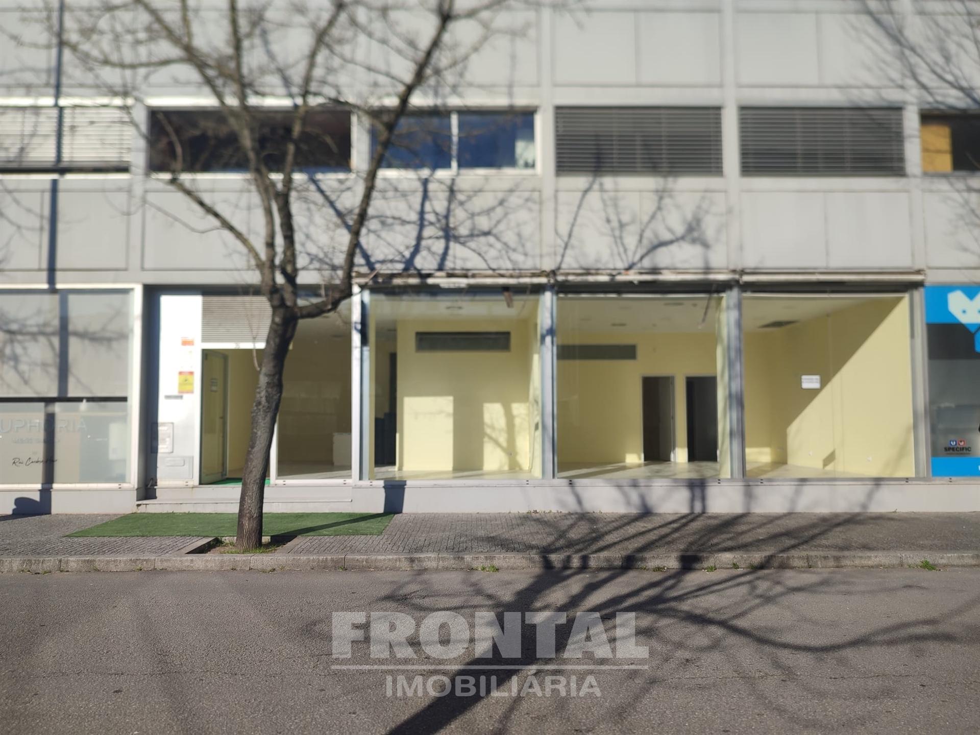 Loja Comercial com 99,97 m² - Alto Potencial de Negócio | São Mamede de Infesta